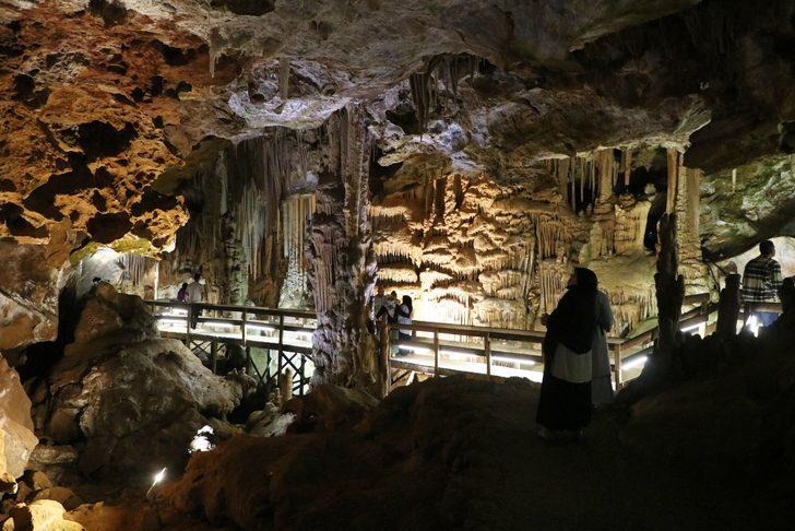 Karaca Mağarası'nı Kurban Bayramı'nda yaklaşık 5 bin kişi ziyaret etti G1