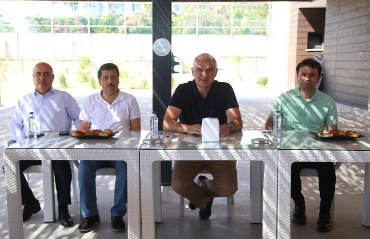 Kültür ve Turizm Bakanı Ersoy, Antalya'da muhtarlarla bir araya geldi: G3