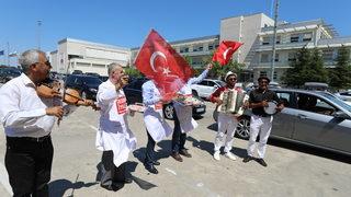 Kapıkule'de gurbetçilere ikramlı karşılama