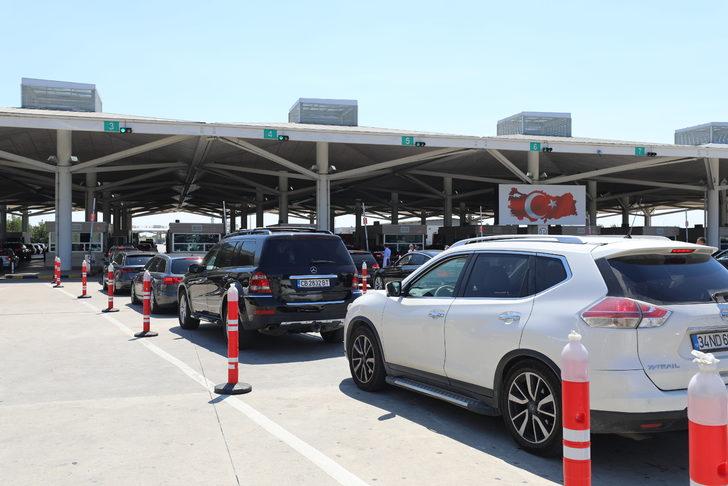 Kapıkule'de gurbetçilere ikramlı karşılama G3