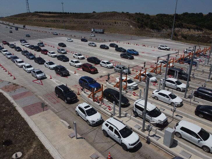 İstanbul-İzmir Otoyolu'nda tatil dönüşü yoğunluğu yaşanıyor G3