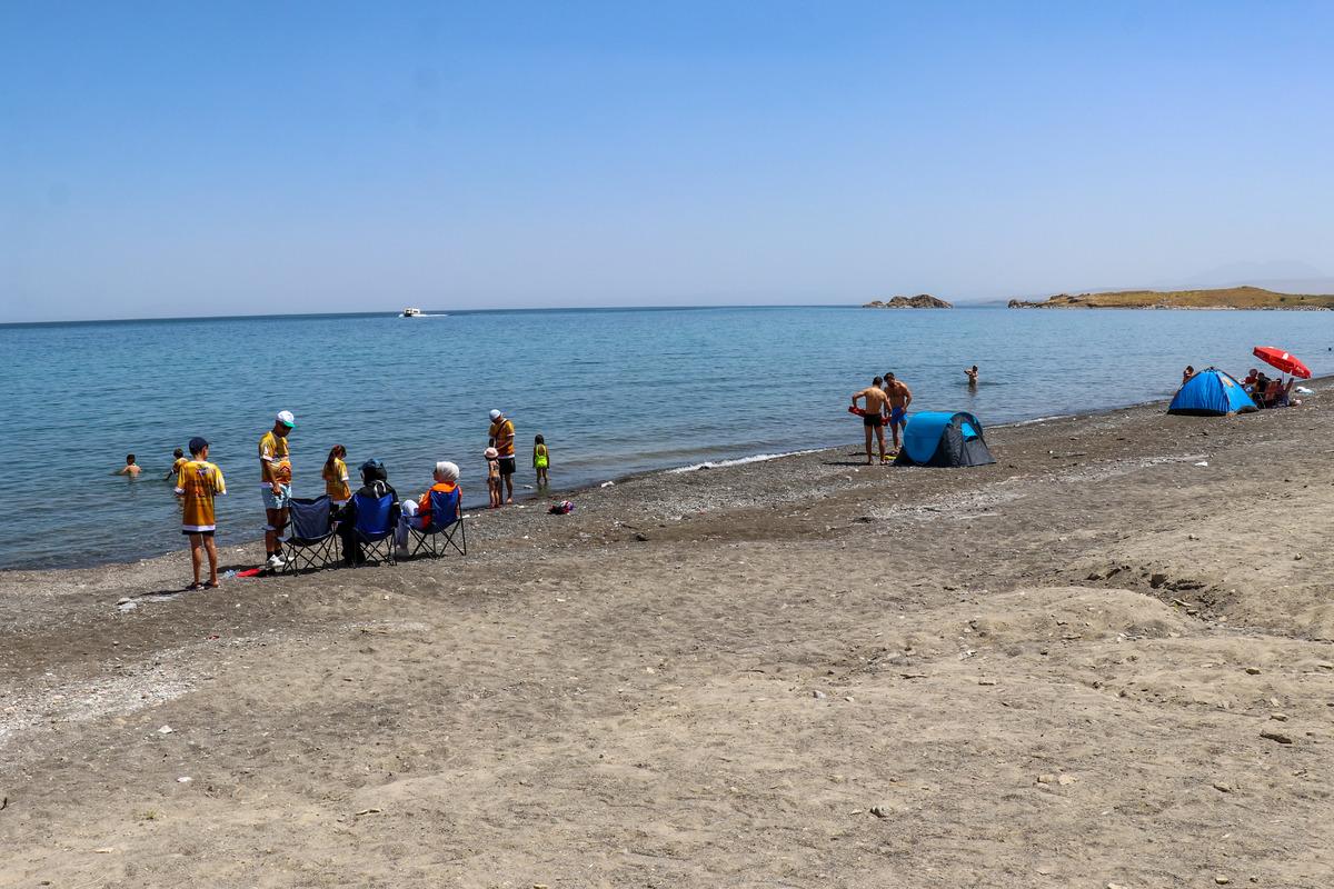 Van'da "1. Van Denizi Y&uuml;zme Festivali" başladı