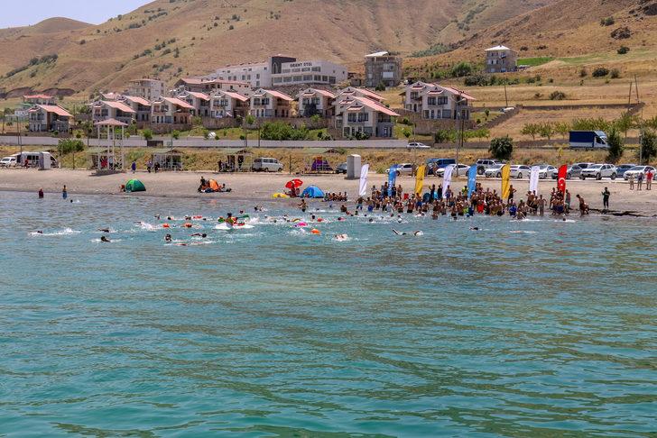 Van'da "1. Van Denizi Yüzme Festivali" başladı G5