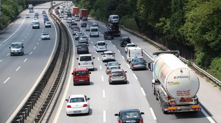 Anadolu Otoyolu'nun Sakarya geçişinde tatil dönüşü yoğunluğu yaşanıyor
