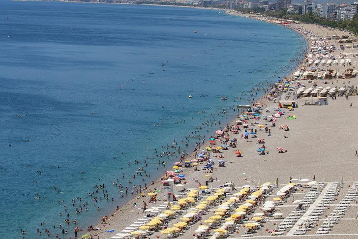 Antalya sahillerinde bayram tatilinin son gününde de yoğunluk sürdü G3