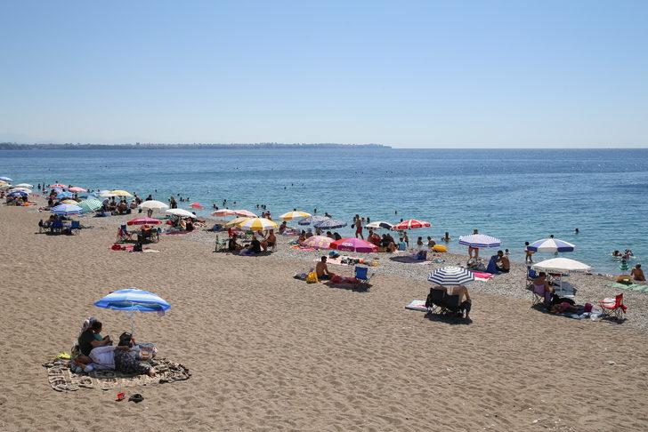 Antalya sahillerinde bayram tatilinin son gününde de yoğunluk sürdü G4