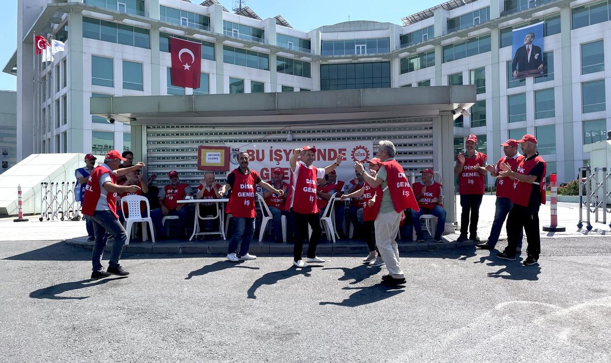 Sarıyer Belediyesinde grev yapan iş&ccedil;ilerin eylemi 13'&uuml;nc&uuml; g&uuml;n&uuml;nde