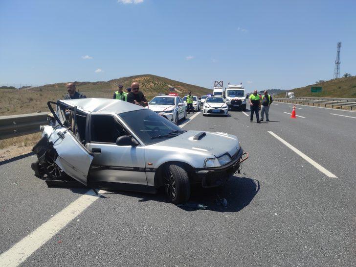 Sancaktepe'de kamyon ile otomobilin çarpıştığı kazada 2 kişi yaralandı G3