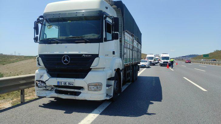 Sancaktepe'de kamyon ile otomobilin çarpıştığı kazada 2 kişi yaralandı G4