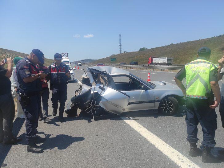 Sancaktepe'de kamyon ile otomobilin çarpıştığı kazada 2 kişi yaralandı G5