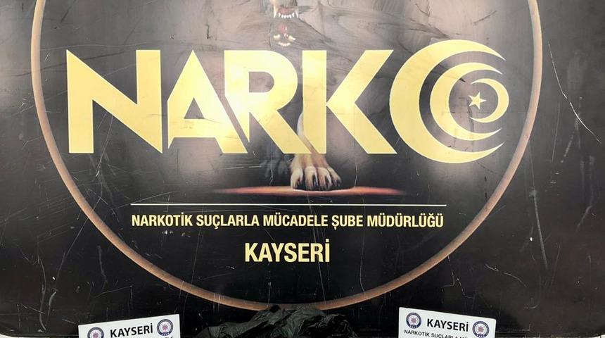 Kayseri'de kek ambalajına uyuşturucu gizleyen şüpheli yakalandı