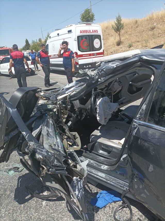 Adıyaman'da kamyonla çarpışan otomobildeki 4 kişi yaralandı