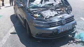 Adıyaman'da kamyonla çarpışan otomobildeki 4 kişi yaralandı