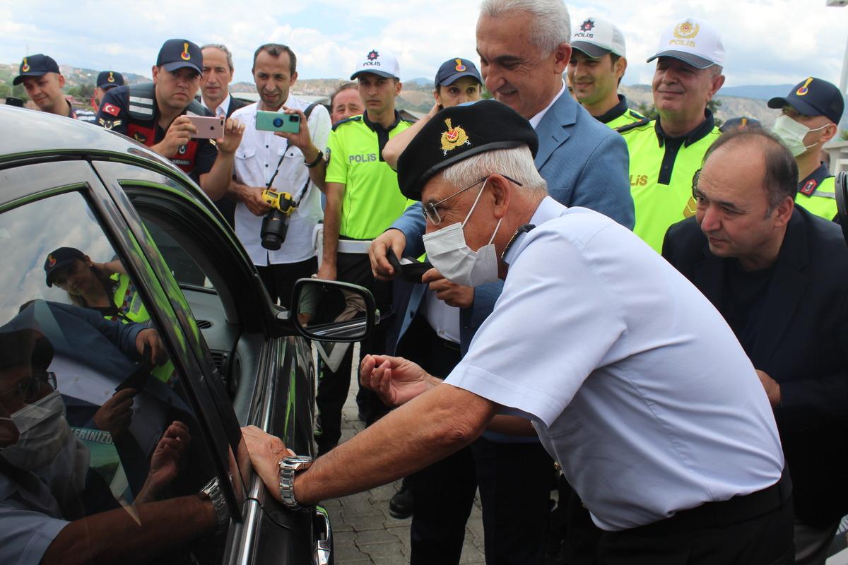 Jandarma Genel Komutanı Orgeneral &Ccedil;etin, Kastamonu'da trafik denetimine katıldı