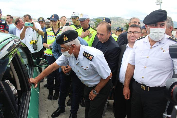 Jandarma Genel Komutanı Orgeneral Çetin, Kastamonu'da trafik denetimine katıldı G3