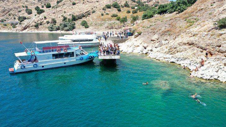 Ağrı Valisi Varol, bir zamanlar terörle anılan Balık Gölü'nde su sporu yaptı G3