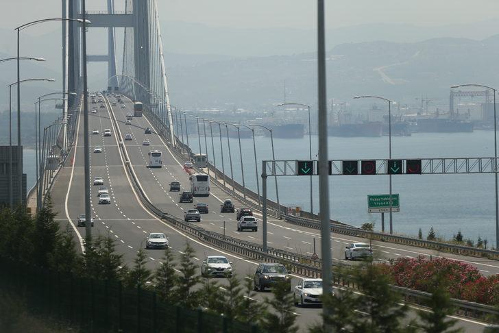 Bayram tatili dönüş rotasındaki Kocaeli'de akıcı trafik yoğunluğu yaşanıyor G1