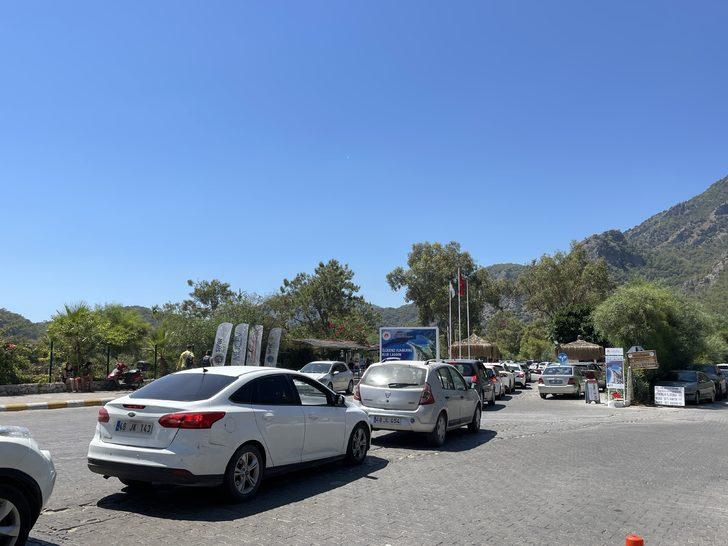 Fethiye'de tatilciler araç kuyruğu oluşturdu G4