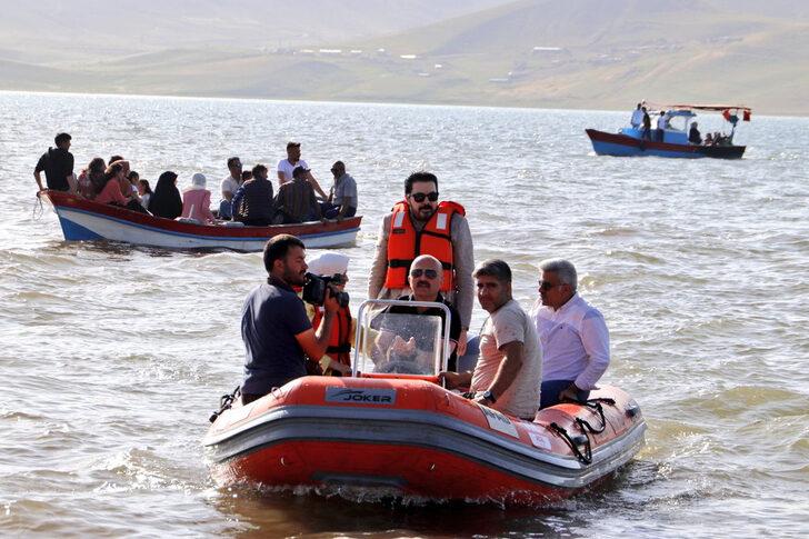 Ağrı Valisi Varol, bir zamanlar terörle anılan Balık Gölü'nde su sporu yaptı G4