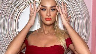 Ünlü manken Didem Soydan'dan göğüs dekolteli poz! Süper vücut