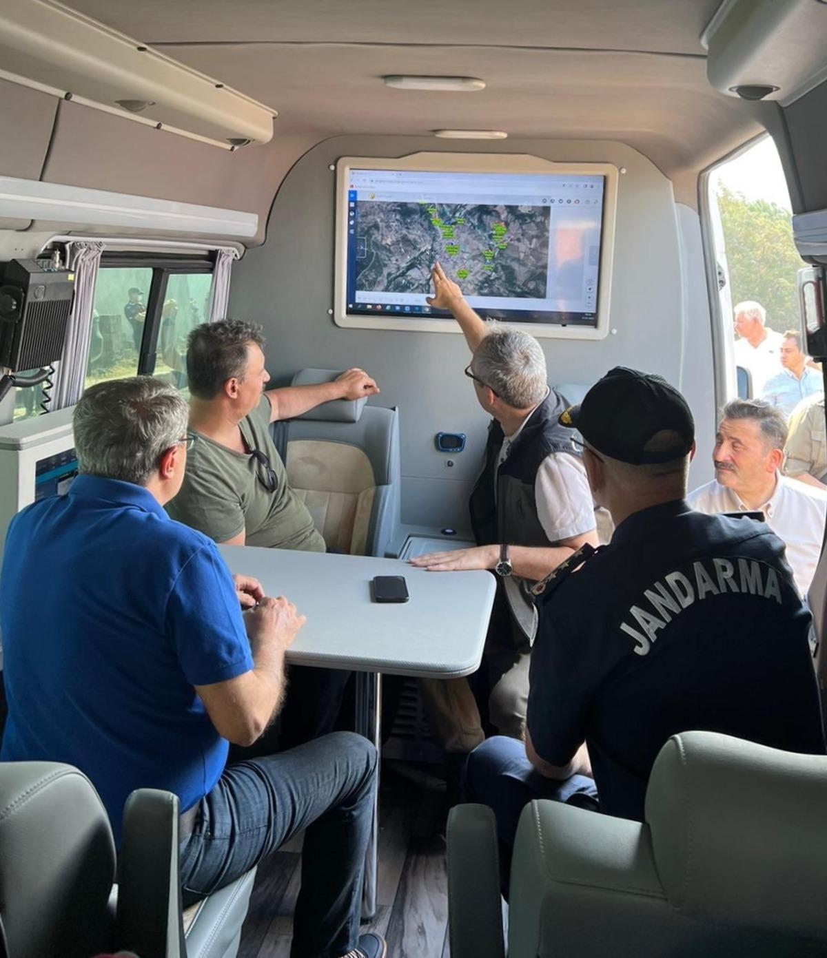 G&Uuml;NCELLEME 2 - Balıkesir'de ormanlık alanda &ccedil;ıkan yangına m&uuml;dahale ediliyor