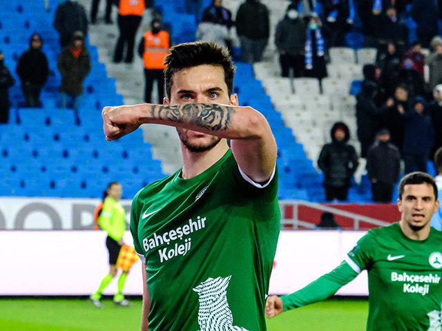 Son dakika: Giresunspor'da kadro dışı bırakılan Umut Nayir isyan etti! "Doğmamış çocuğum için ev tuttuk, kulüp bizden para istedi!"