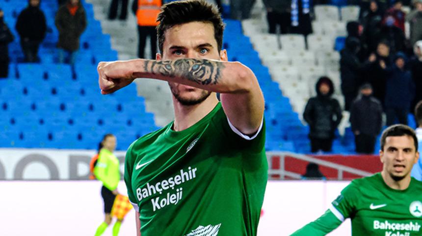 Son dakika: Giresunspor'da kadro dışı bırakılan Umut Nayir isyan etti! "Doğmamış çocuğum için ev tuttuk, kulüp bizden para istedi!"