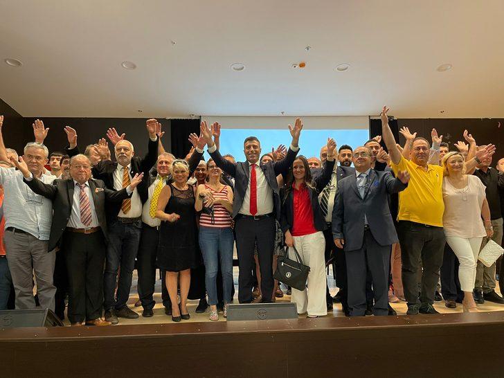 Yenilik Partisi Genel Başkanı Yılmaz, partisinin İzmir il kongresine katıldı G4