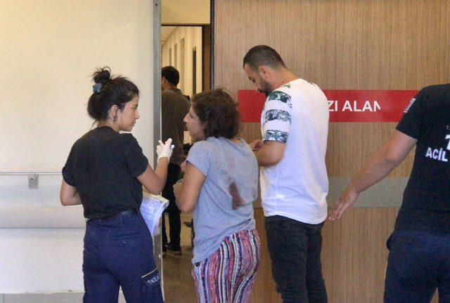 Adana'da evlerinde bıçaklı ve silahlı saldırıya uğrayan çift yaralandı