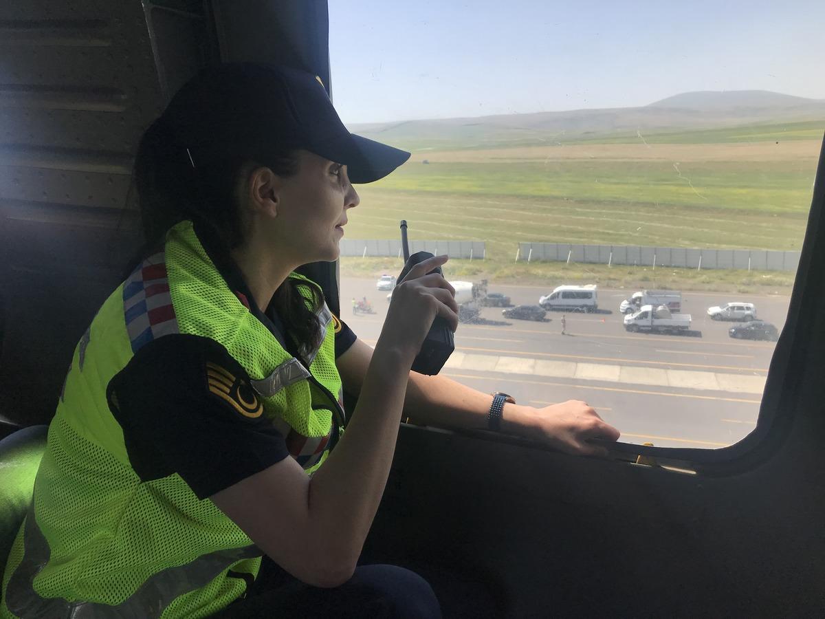 Kars'ta bayram tatili sonrası trafik helikopterle havadan denetlendi