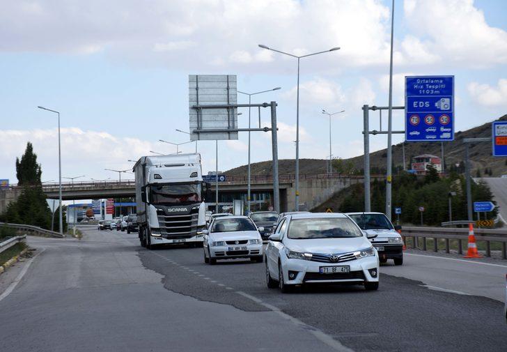 Kırıkkale'de tatilin son gününde trafik yoğunluğu sürüyor G1