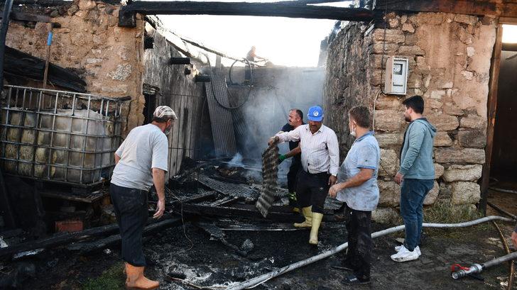 Sivas'ta köyde çıkan yangın itfaiye ekipleri ve vatandaşların müdahalesiyle söndürüldü G4