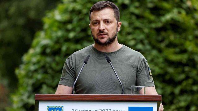 Zelenskiy sosyal medyadan duyurdu! Üst düzey isimler görevden alındı Vatana ihanet...