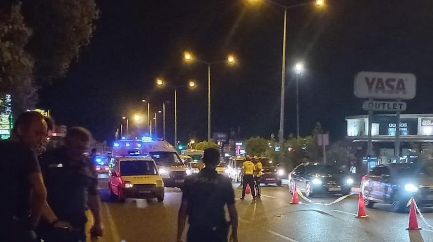 Balıkesir'de iki otomobilin çarptığı yaya öldü