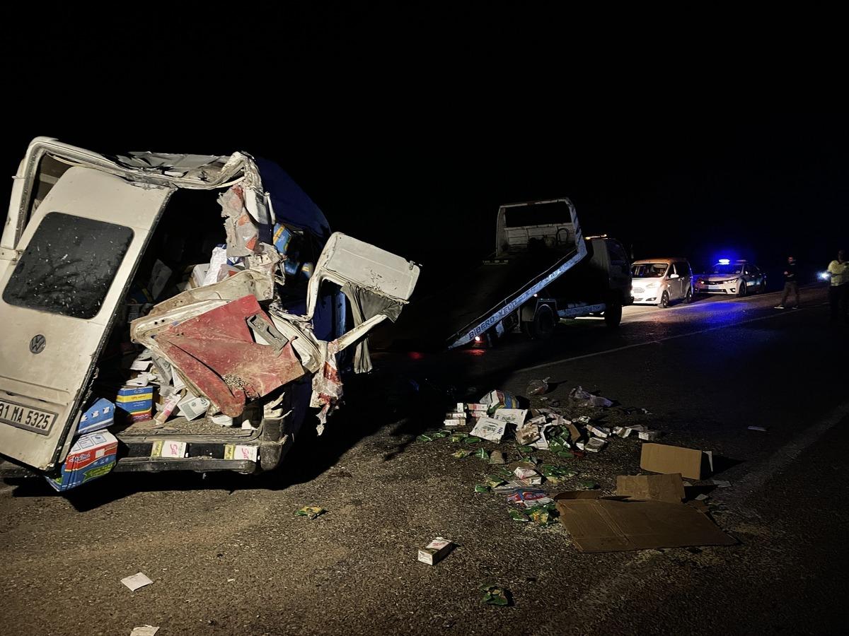 Kilis'te gıda y&uuml;kl&uuml; minib&uuml;s devrildi