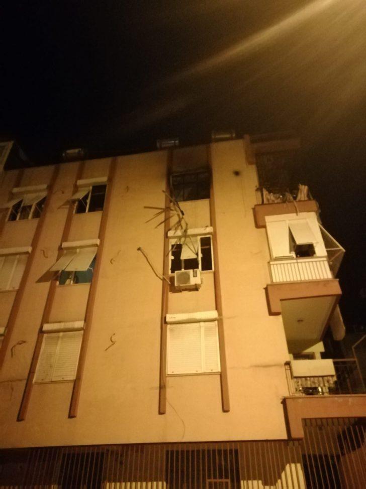Antalya'da bir evde çıkan yangında mahsur kalan 2 çocuk kurtarıldı G1