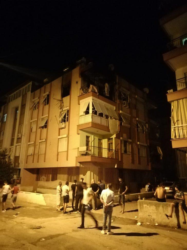 Antalya'da bir evde çıkan yangında mahsur kalan 2 çocuk kurtarıldı G4