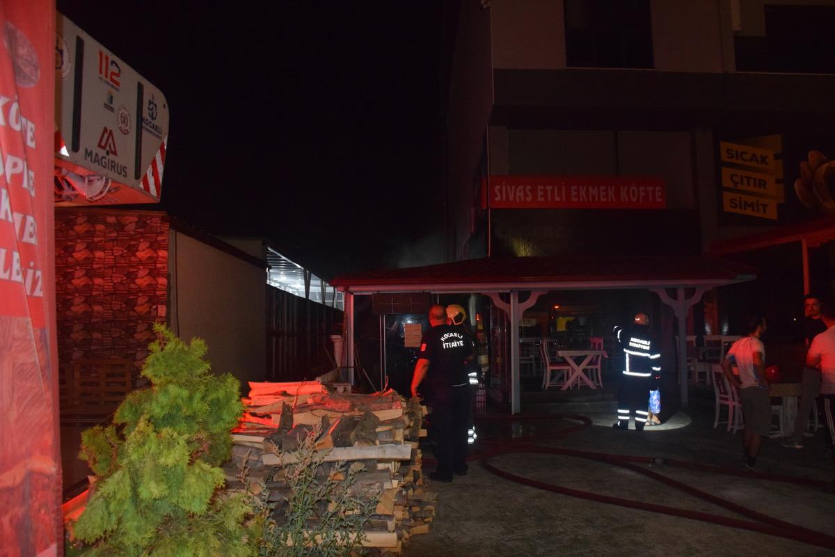Kocaeli'de pide salonunun fırın kısmında &ccedil;ıkan yangın s&ouml;nd&uuml;r&uuml;ld&uuml;