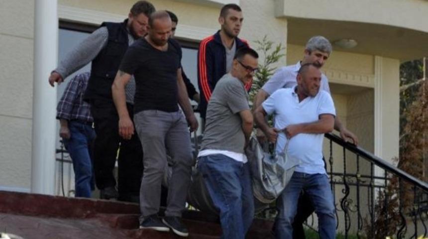 G&ouml;lc&uuml;k'te bir kadın boğazı kesilerek &ouml;ld&uuml;r&uuml;ld&uuml;, bir kadın tabancayla intihar etti