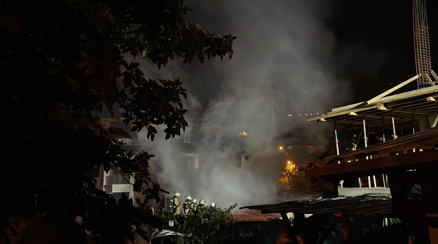 &Uuml;sk&uuml;dar'da cami bah&ccedil;esindeki ağa&ccedil; devrildi