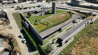 Tartışma yaratacak görüntüler! Camide moda çekimi yapıp, sosyal medyadan paylaştılar