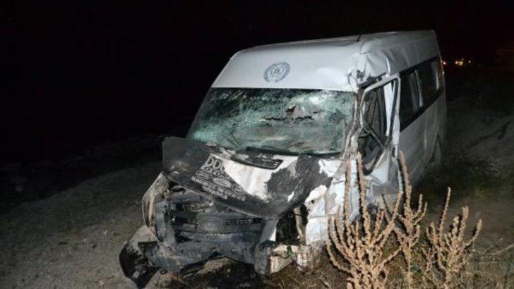 Ahlat'ta trafik kazası: 2’si ağır 16 yaralı