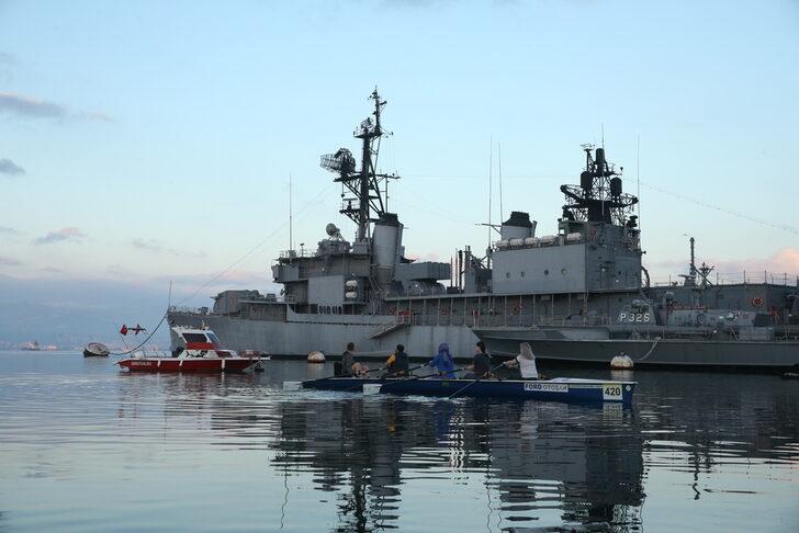 İzmit Körfezi'nde kürek çekerek stres atıyorlar G3