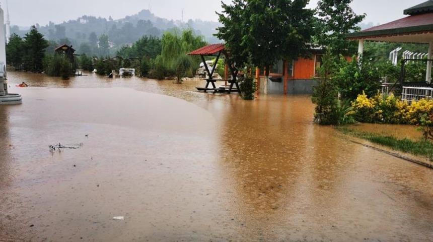 Ordu'da şiddetli yağış hayatı felç etti! Ev ve iş yerleri sular altında kaldı