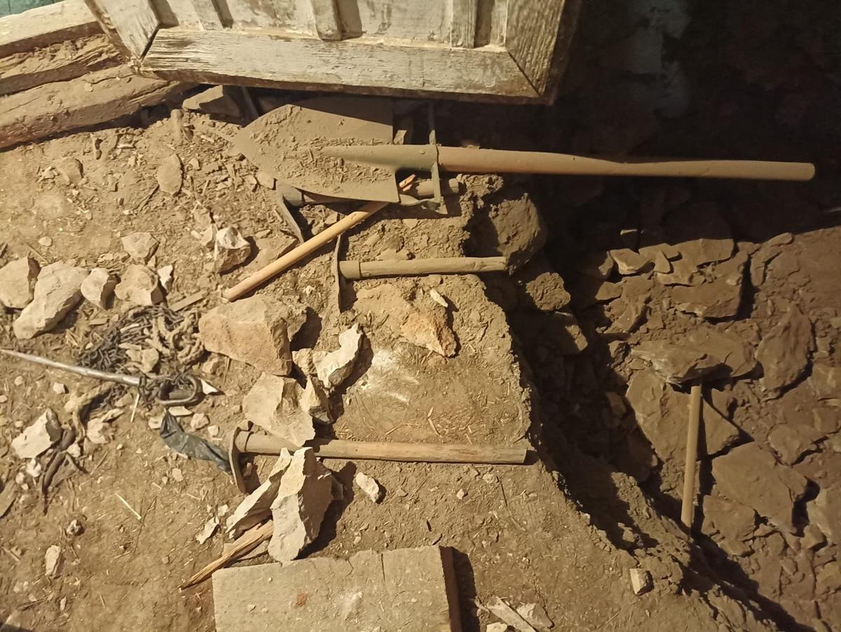 Antalya'da evin i&ccedil;inde ka&ccedil;ak kazı yapan 4 kişi su&ccedil;&uuml;st&uuml; yakalandı