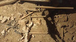 Antalya'da evin içinde kaçak kazı yapan 4 kişi suçüstü yakalandı