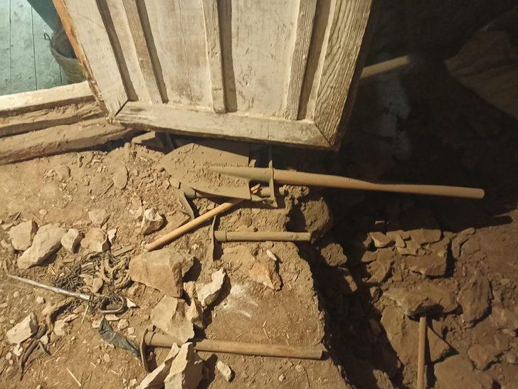 Antalya'da evin içinde kaçak kazı yapan 4 kişi suçüstü yakalandı G2