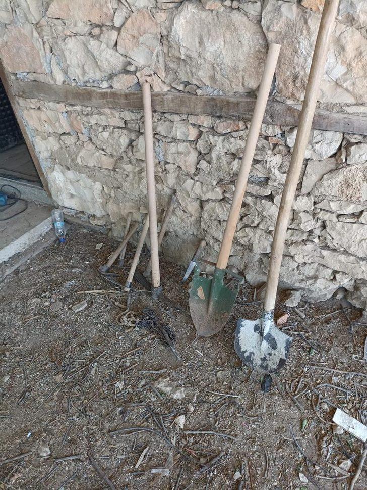 Antalya'da evin içinde kaçak kazı yapan 4 kişi suçüstü yakalandı G5