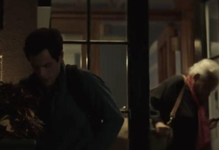 You'nun yıldızı Penn Badgley'den mastürbasyon sahneleriyle ilgili itiraf!  G1