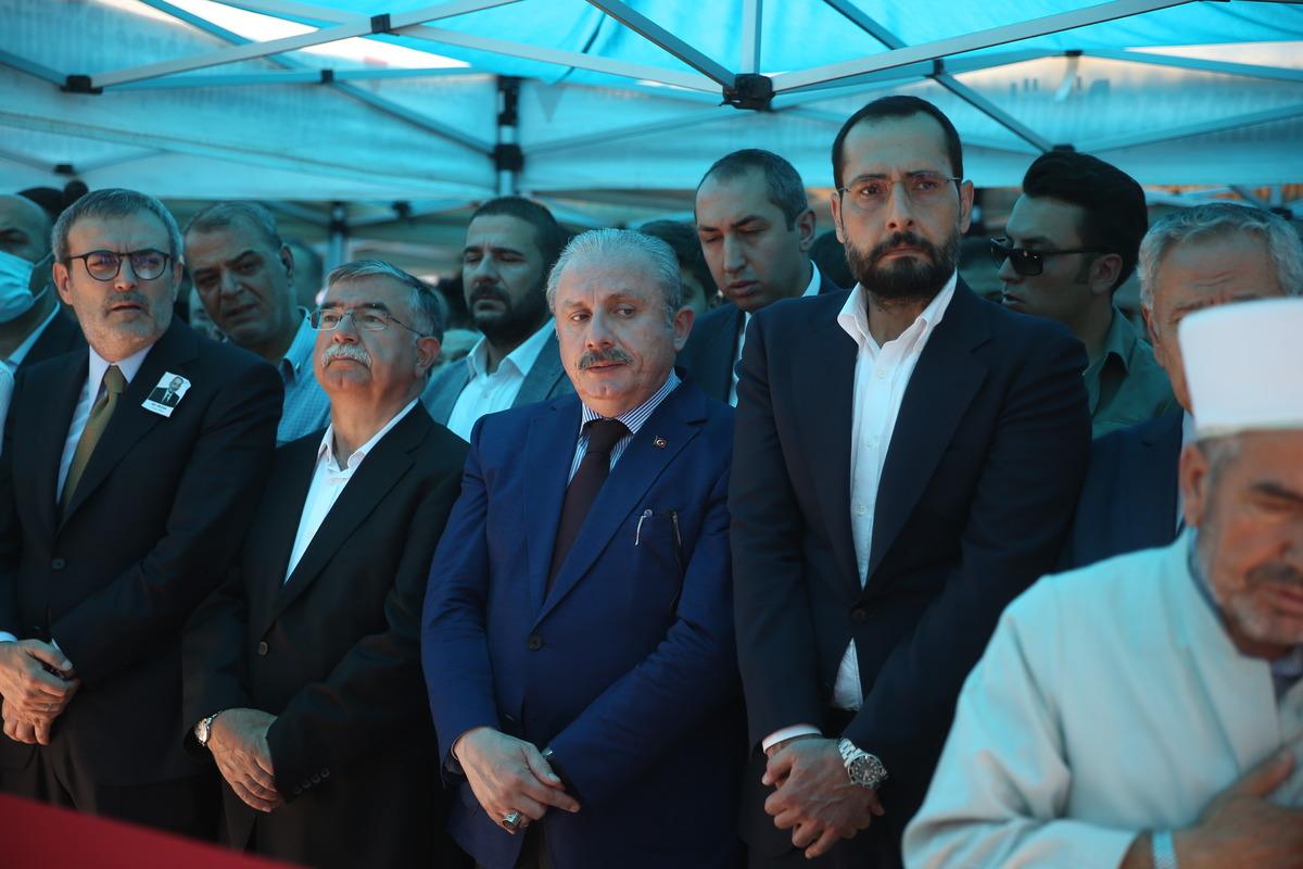 Eski AK Parti Kahramanmaraş Milletvekili ve Belediye Başkanı Ali Sezal'ın cenazesi toprağa verildi